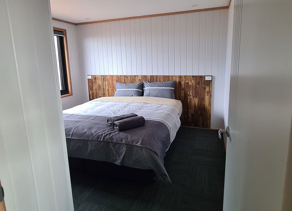 MT Rumney Escapes House 1 King-Size Bed