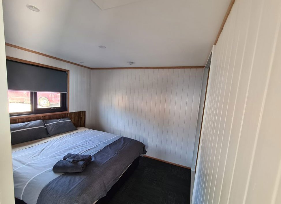 MT Rumney Escapes House 5 King Size Bed